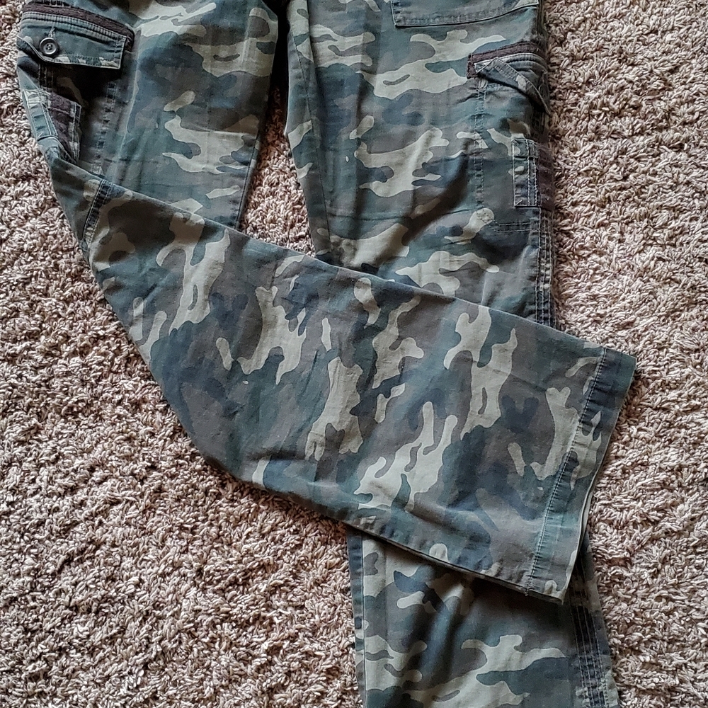 INC CAMO CARGO...  MAKE ME AM OFFER!😊👖‼️